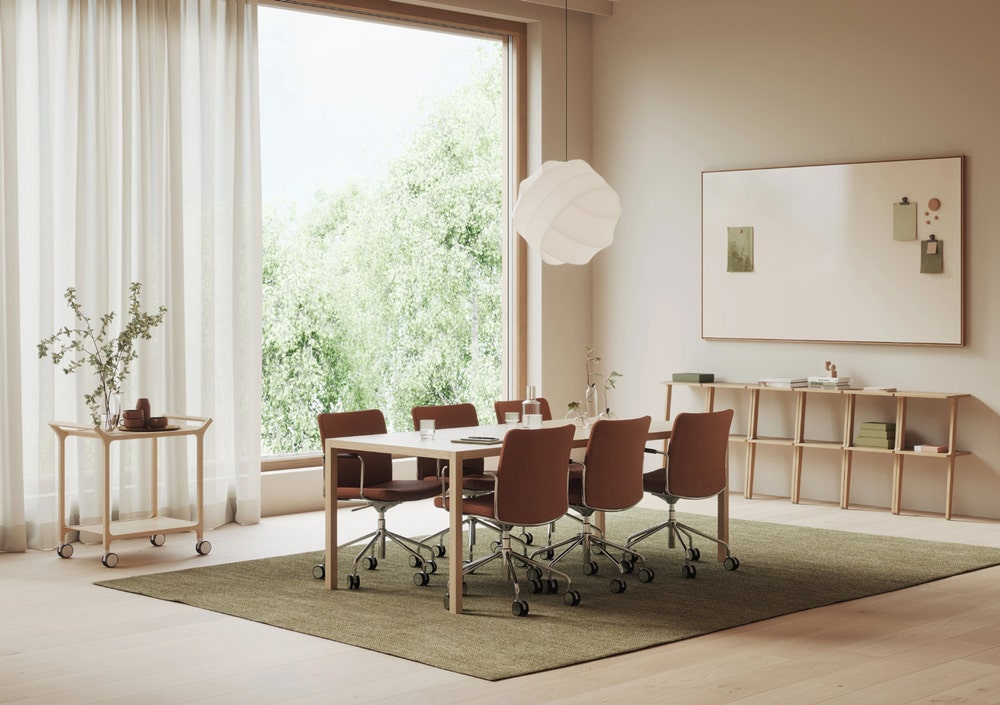 Swedese-for-fortag-kontor-konferrens-Studio_a1.jpg Inred konferens- eller mötesrummet med svensktillverkade möbler från varumärket Swedese.