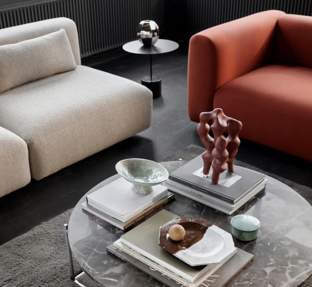 Inred din lounge eller lobby med möbler från Wendelbo.